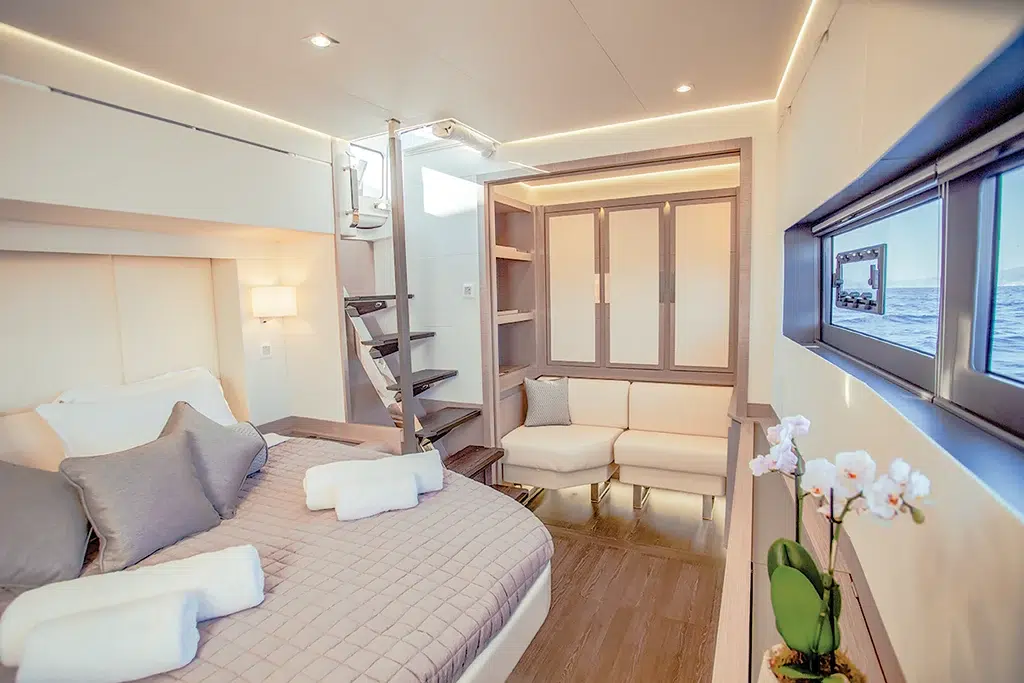 Fountaine Pajot Power 67 Cabins