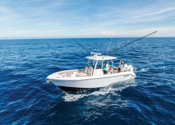 Everglades 315cc center console