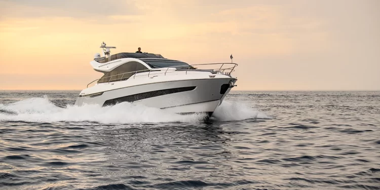 Fairline Phantom 65 Sportbridge Yacht