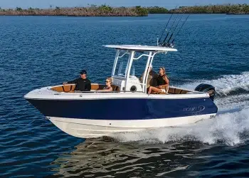 Robalo R230 Center Console