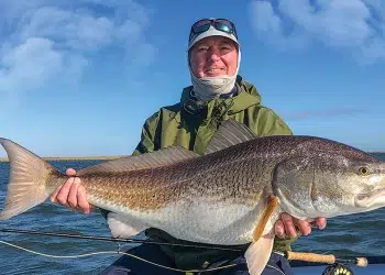 How to set the hook fishing success - man holds his catch