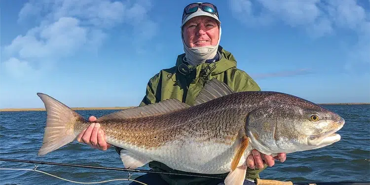 How to set the hook fishing success - man holds his catch