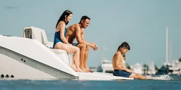 A family enjoying the Volvo Penta Sterndrive Power