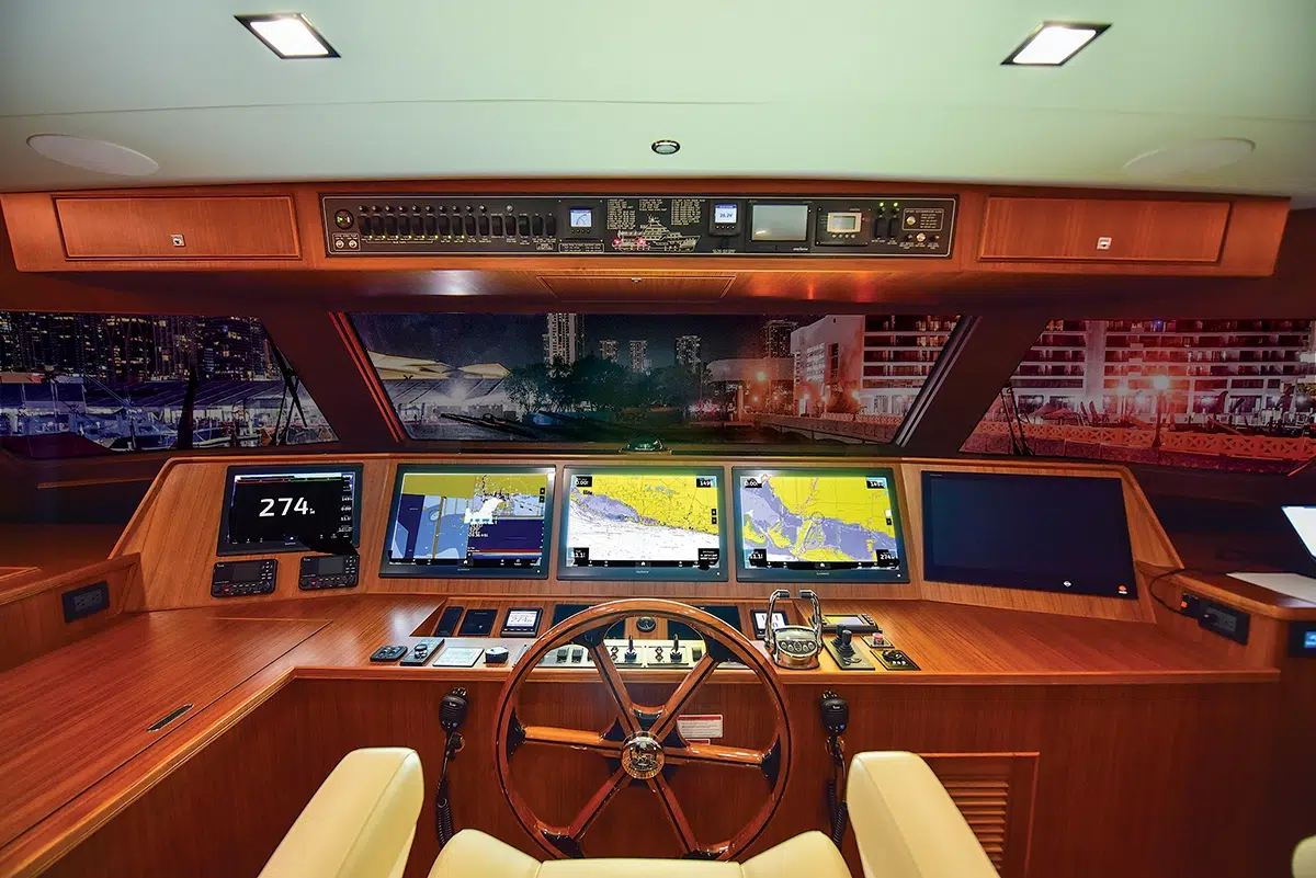 Marlow Yachts 90V Command Bridge