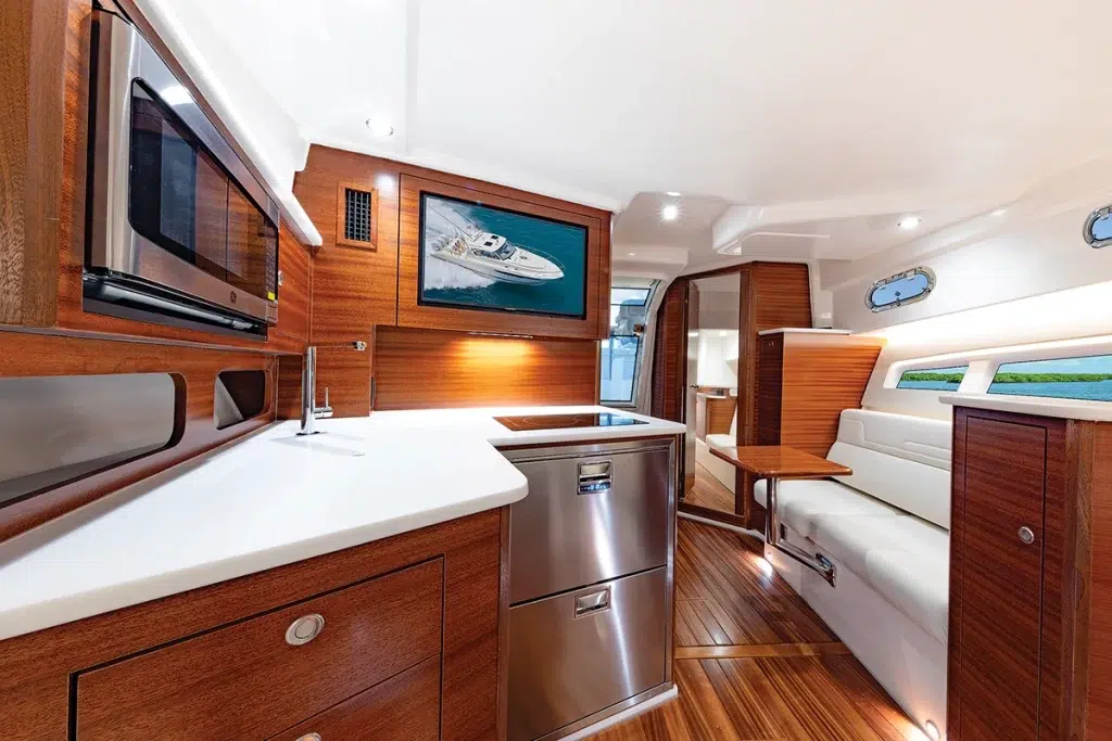 Pursuit OS 405 Cabin