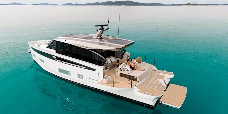 Azimut Seadeck 6 side profile
