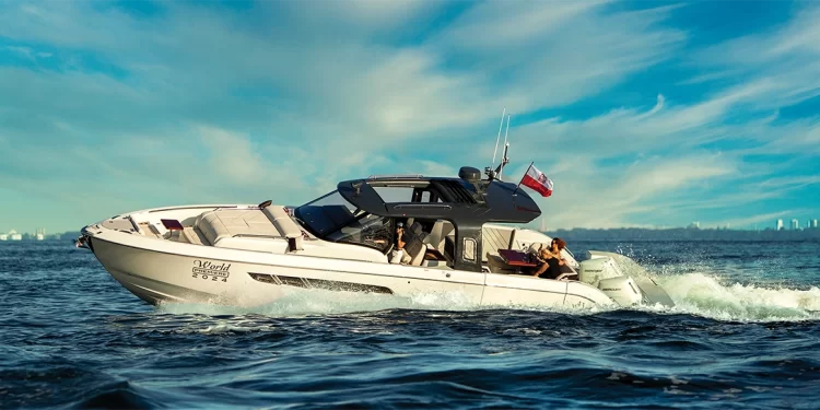 The Wiszniewski W43 turning port in open water