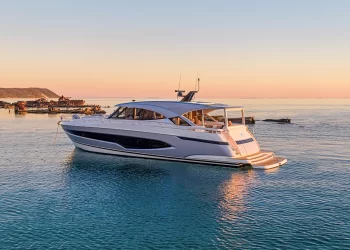 Riviera 6800 Sport Yacht Platinum Edition