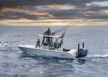 Pathfinder 2800 Hybrid Sets New Standard for Bay Boats with Offshore Capability