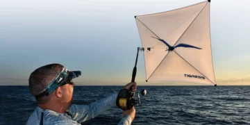 A man showing his Kite fishing technique