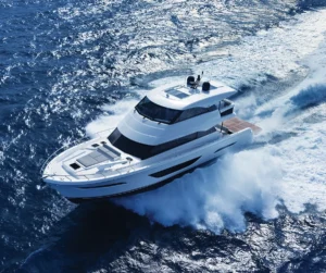 Maritimo M75 running shot