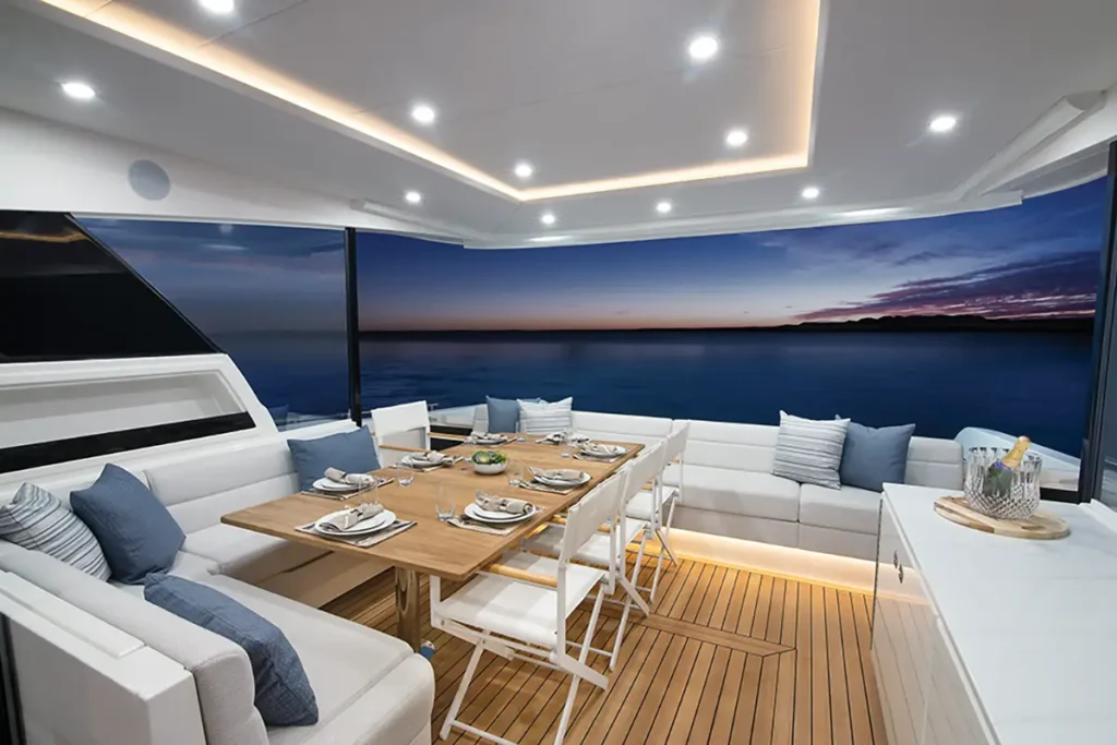 Maritimo M75 flybridge Lounge