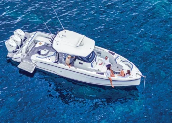 Wellcraft's New Center Console Boat anchored at sea