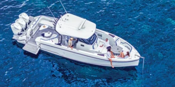Wellcraft's New Center Console Boat anchored at sea