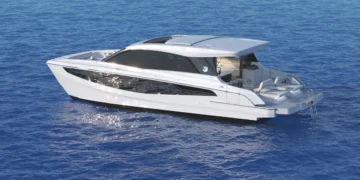 Aquila 46 Coupe Powercat on the water