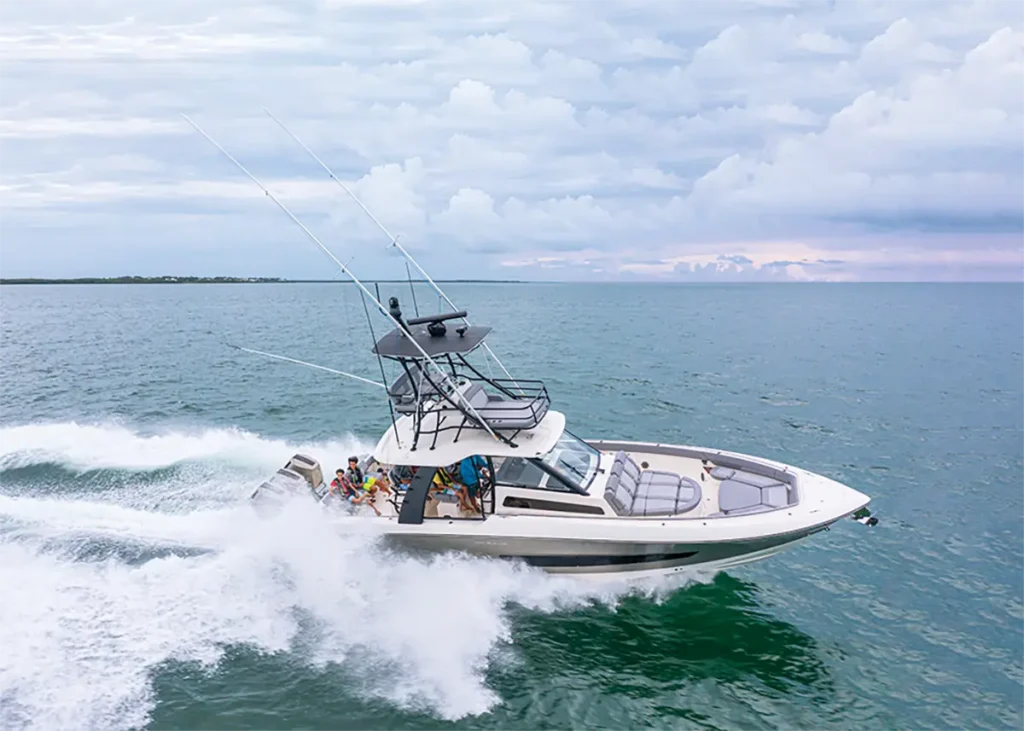 Center Console Boat turning while running on water