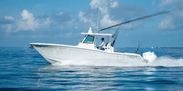 Caymas 34 CT on the water