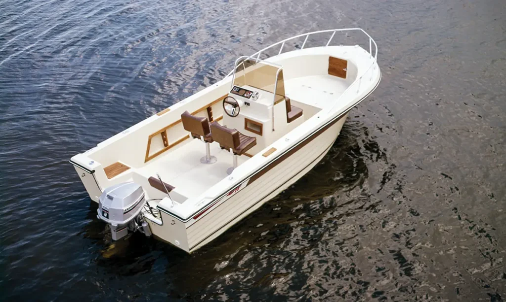 Grady-White Hatteras 204 Center Console anchored in water