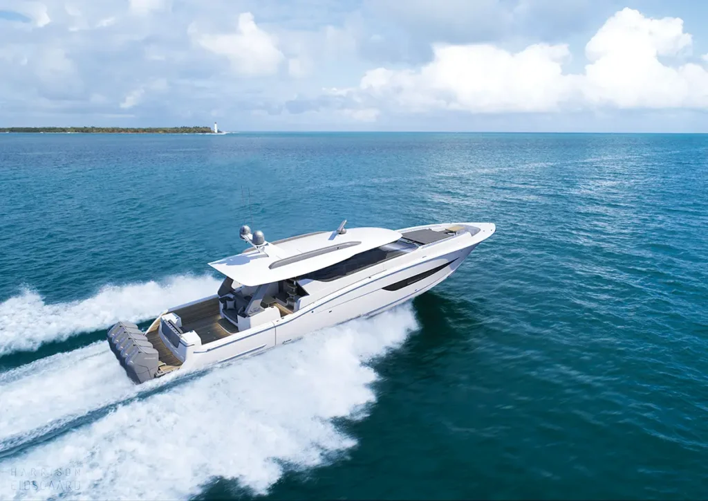 Scout 670 LXS running at high speed on water