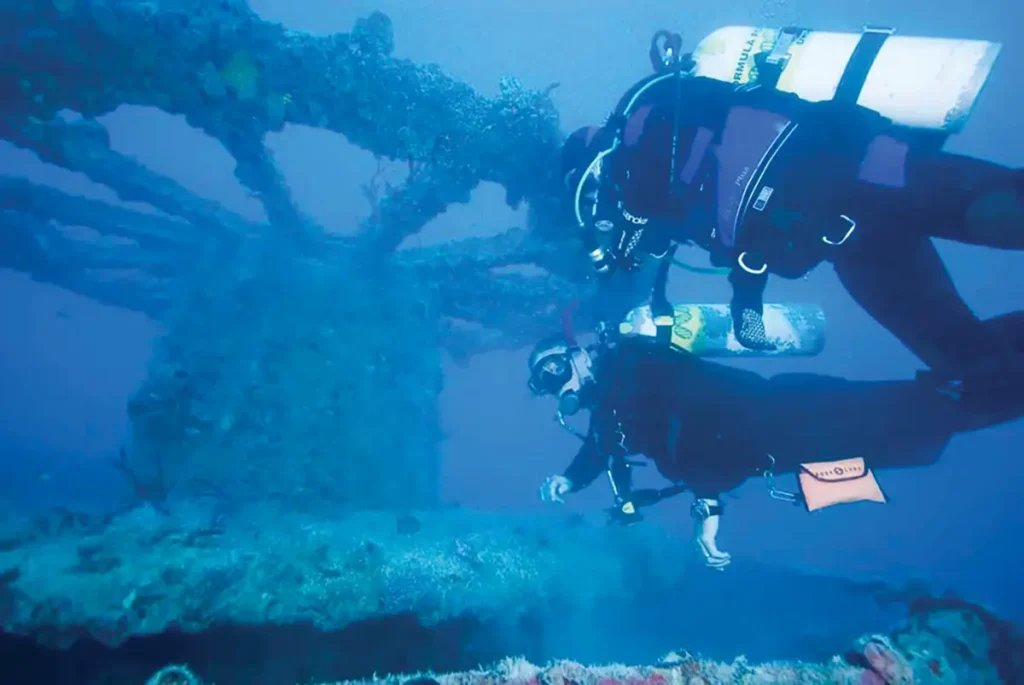 Divers explore Thunderbolt Wreck off Vaca Key in Florida