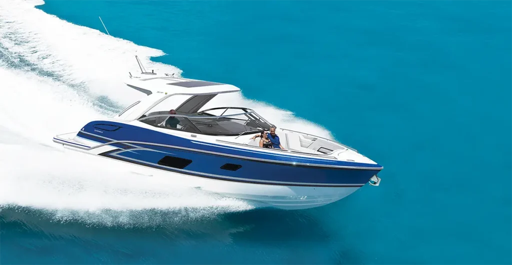 Formula 360 CBR running in the water fast