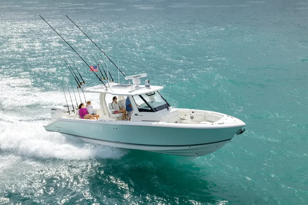 Pursuit S328 running in the ocean with four people on board.