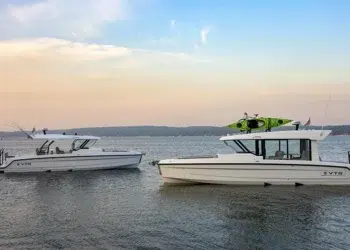 Cruisers Yachts 38 VTR lineup on water