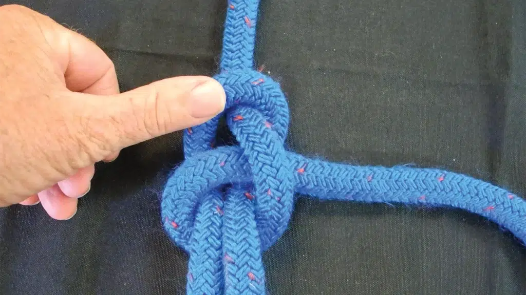 How to tie a boat knot