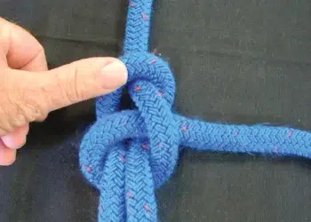 How to tie a boat knot