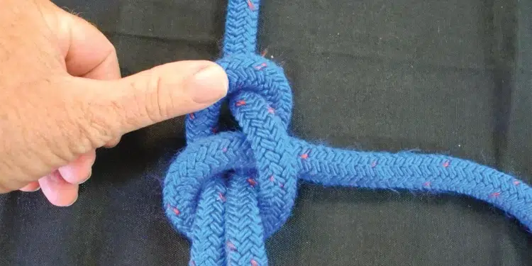How to tie a boat knot