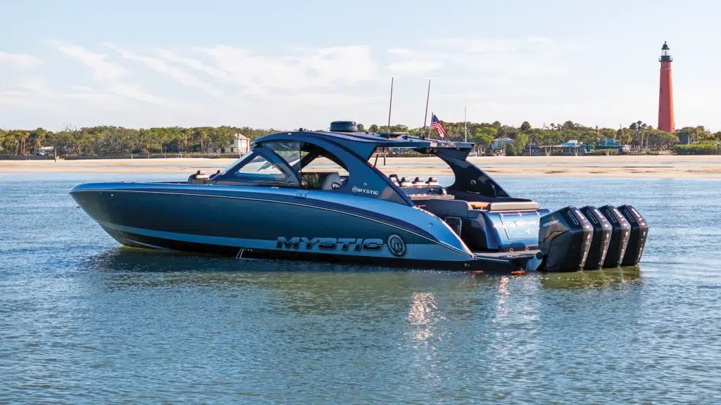 Mystic 5200 - A Sport Express Cruiser