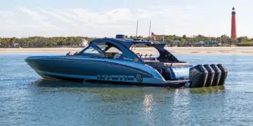 Mystic 5200 - A Sport Express Cruiser
