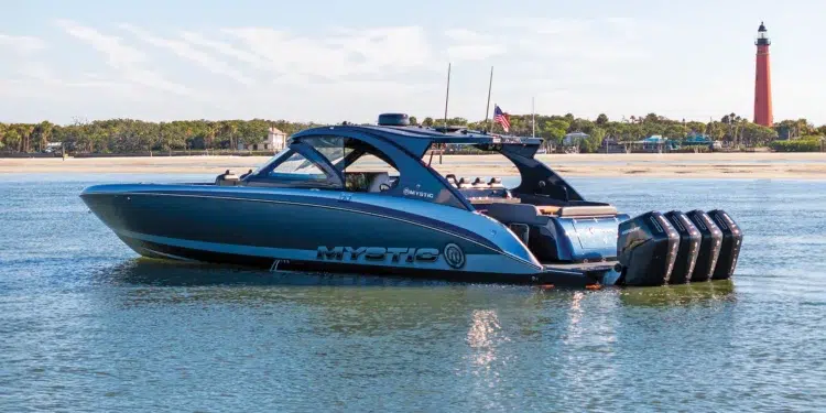 Mystic 5200 - A Sport Express Cruiser