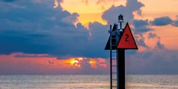 Boat navigation marker