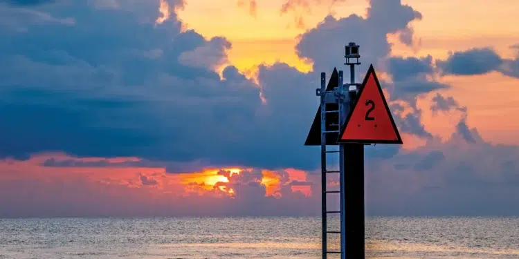 Boat navigation marker