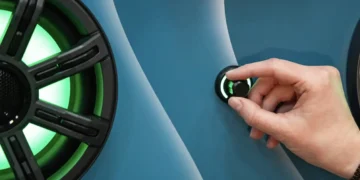 Brighter Boats, Cleaner Sound: KICKER Debuts Marine RGBW Lighting Controller