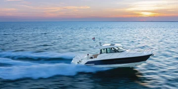 Tiara 39 LE luxury express cruiser underway