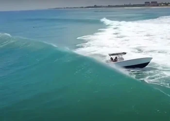 Boat capsizes in waves at Boynton Inlet