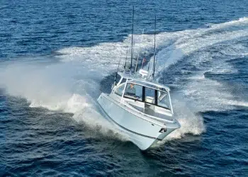 Pursuit DC 286 on the water