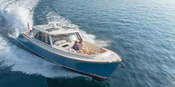 Hinckley Picnic Boat 39 on the water