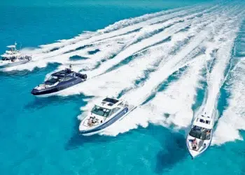Formula Boats running on the water