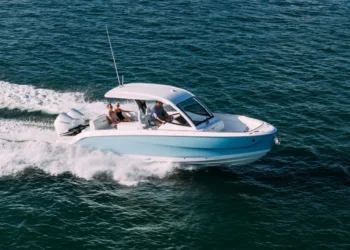 Beneteau Flyer 30 day boat running at speed on twin Mercury outboards