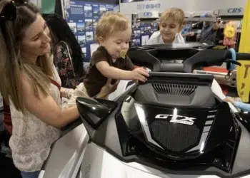 Mom and kids check out new tech at FLIBS