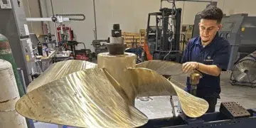 Propeller mounted on a dynamic balancing machine